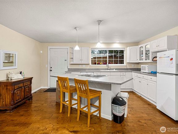 3rd image of 1307 Yakima Street NE