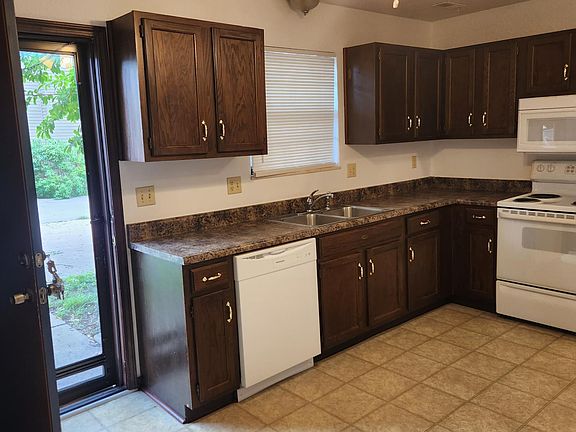 2nd image of 700 NE 2nd St APT B