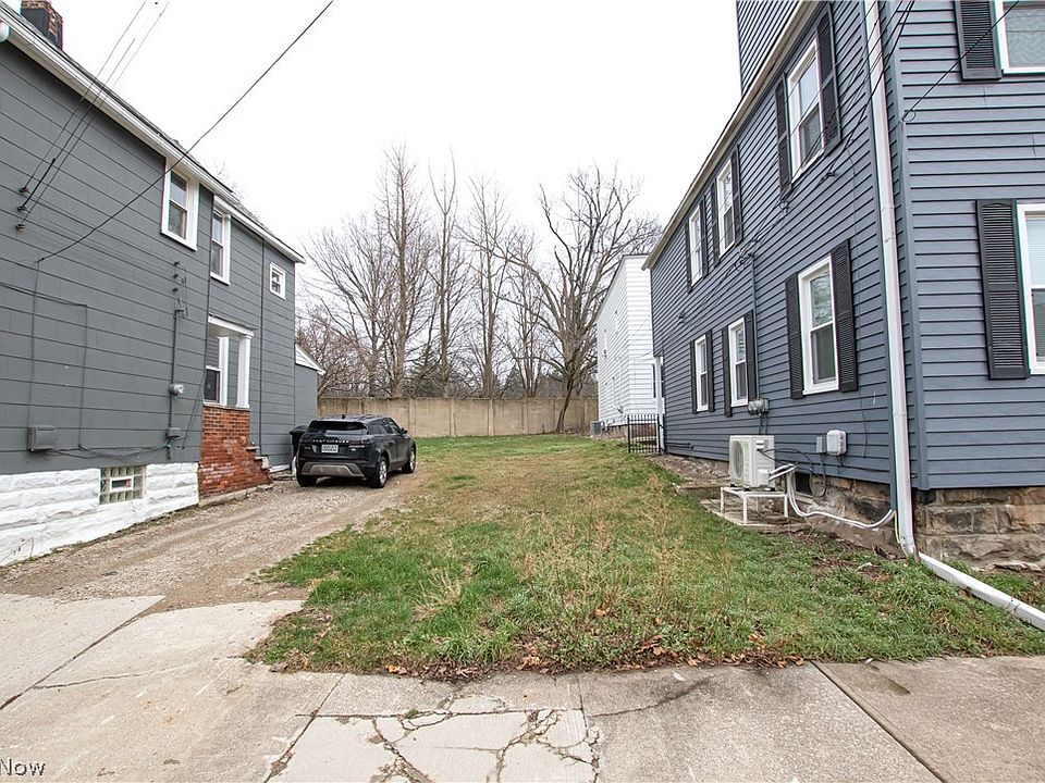 1st image of 1915 E 123rd St