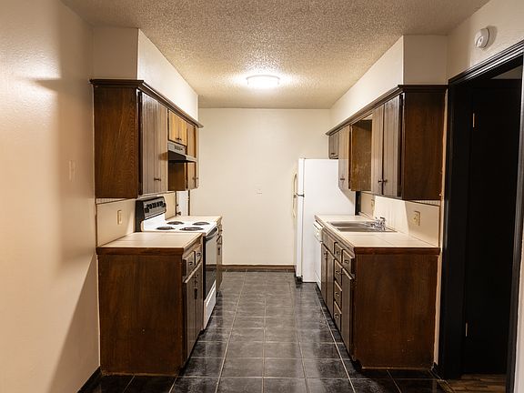3rd image of 1002 SW 97th St #1002