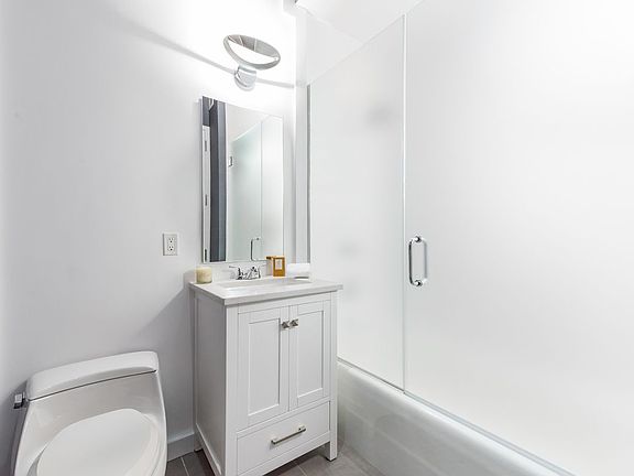 4th image of 46-30 Center Blvd Penthouse 5