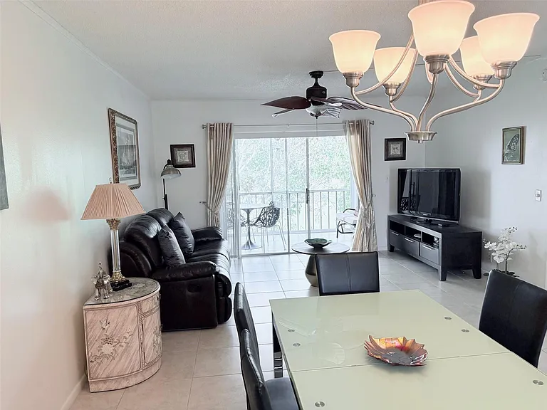 1055 Country Club Dr #404 — Photo 9