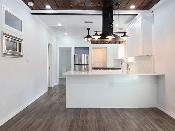 3rd image of 560 W Highland Blvd #1