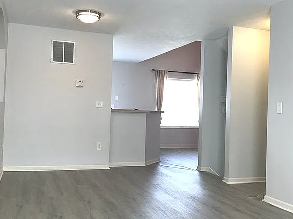 4th image of 2680 Sawmill Reserve Dr