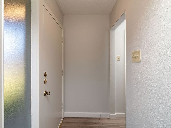3rd image of 731 Brentwood Ln
