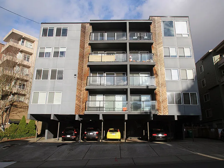 Hamilton Hall Apartments - Queen Anne — Photo 1