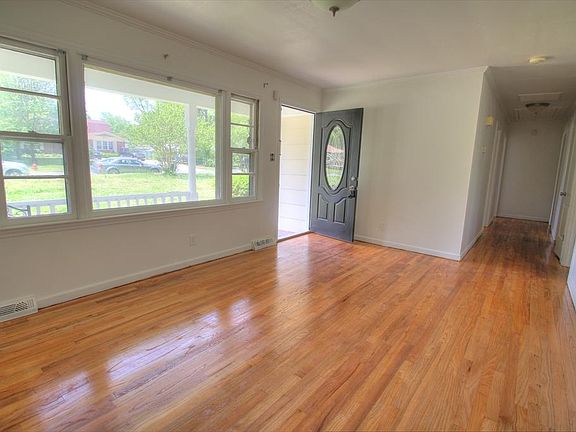 2nd image of 2927 Cedarwood Dr