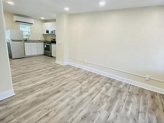 3rd image of 27-2 Parker St