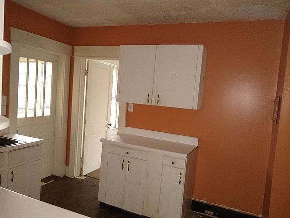 4th image of 505 W 2nd St