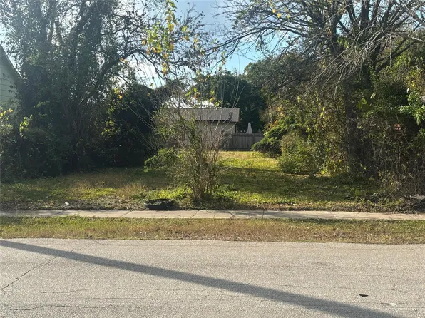 308 Lake Rd, La Marque, TX 77568