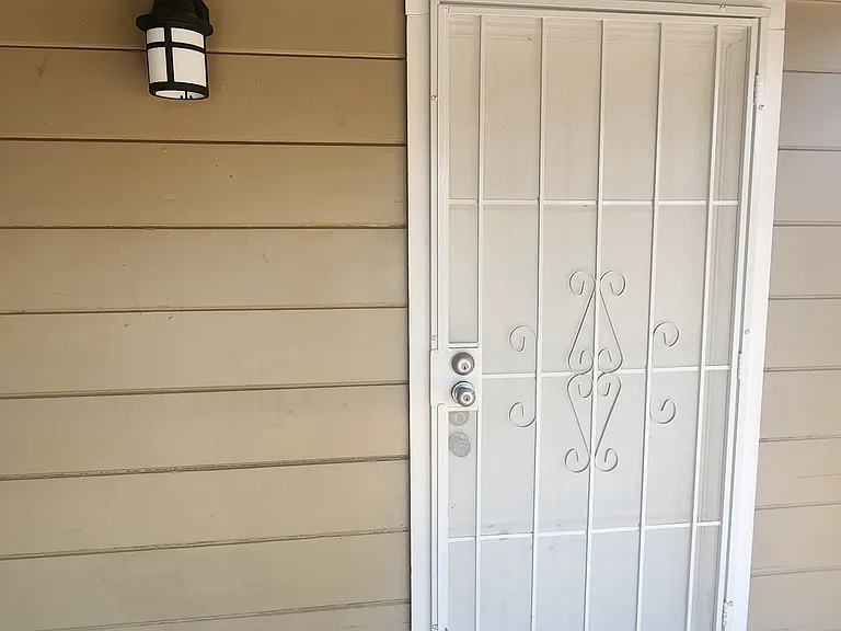 1218 S Watson St — Photo 3