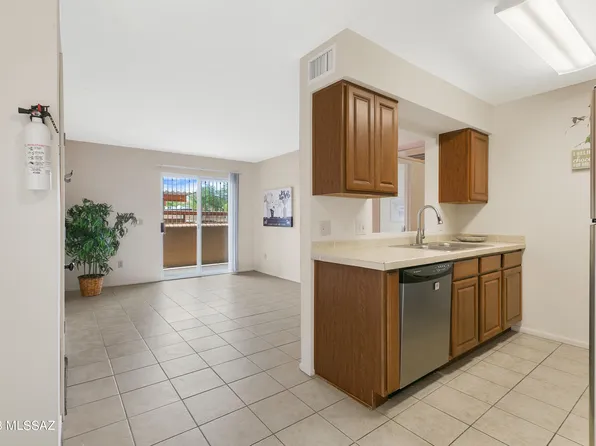 1810 E Blacklidge Dr APT 715, Tucson, AZ 85719