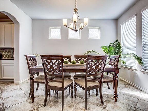 4th image of 1213 Freesia Dr