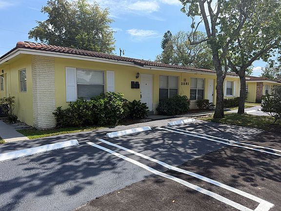 2nd image of 3891 Riverside Dr #D