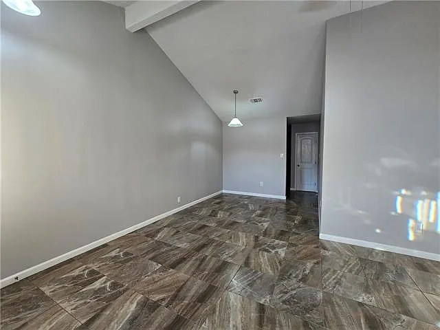 508 Heritage Cv — Photo 3