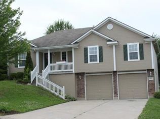1005 SW Ambush Ct, Grain Valley, MO 64029
