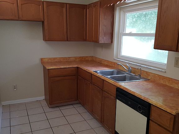 3rd image of 2544 Lawler Ln