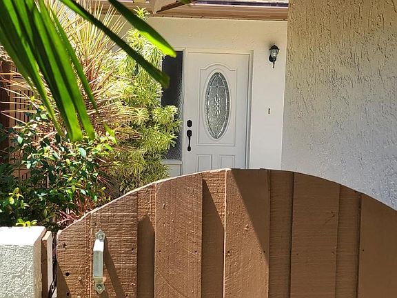 2nd image of 165 Kristi Dr #165