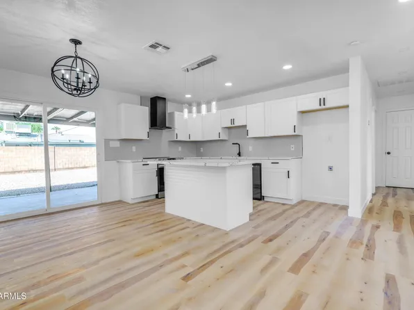 8220 W INDIANOLA Avenue, Phoenix, AZ 85033