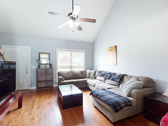 4th image of 300 Dartford Ct