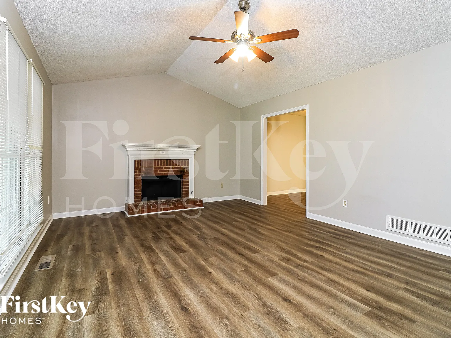 3 bed, 2.0 bath, 1980 sqft, $2,160 — Photo 3