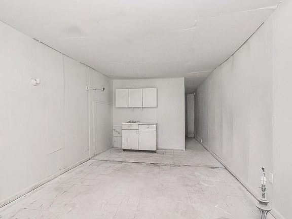 5th image of 219 Wooster St
