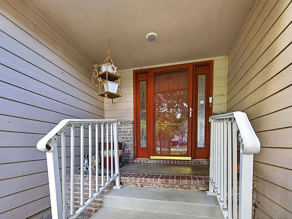 5th image of 1802 S Hoyt Cir