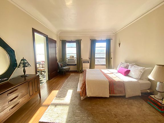 5th image of 1814 N Normandie Ave #206