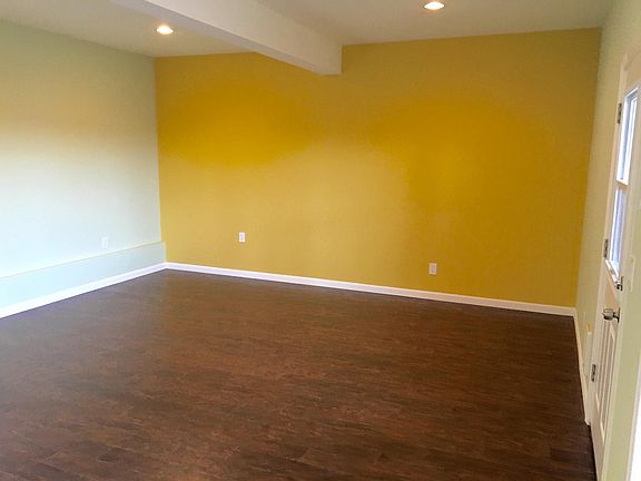 4th image of 1837 10th Ave NE
