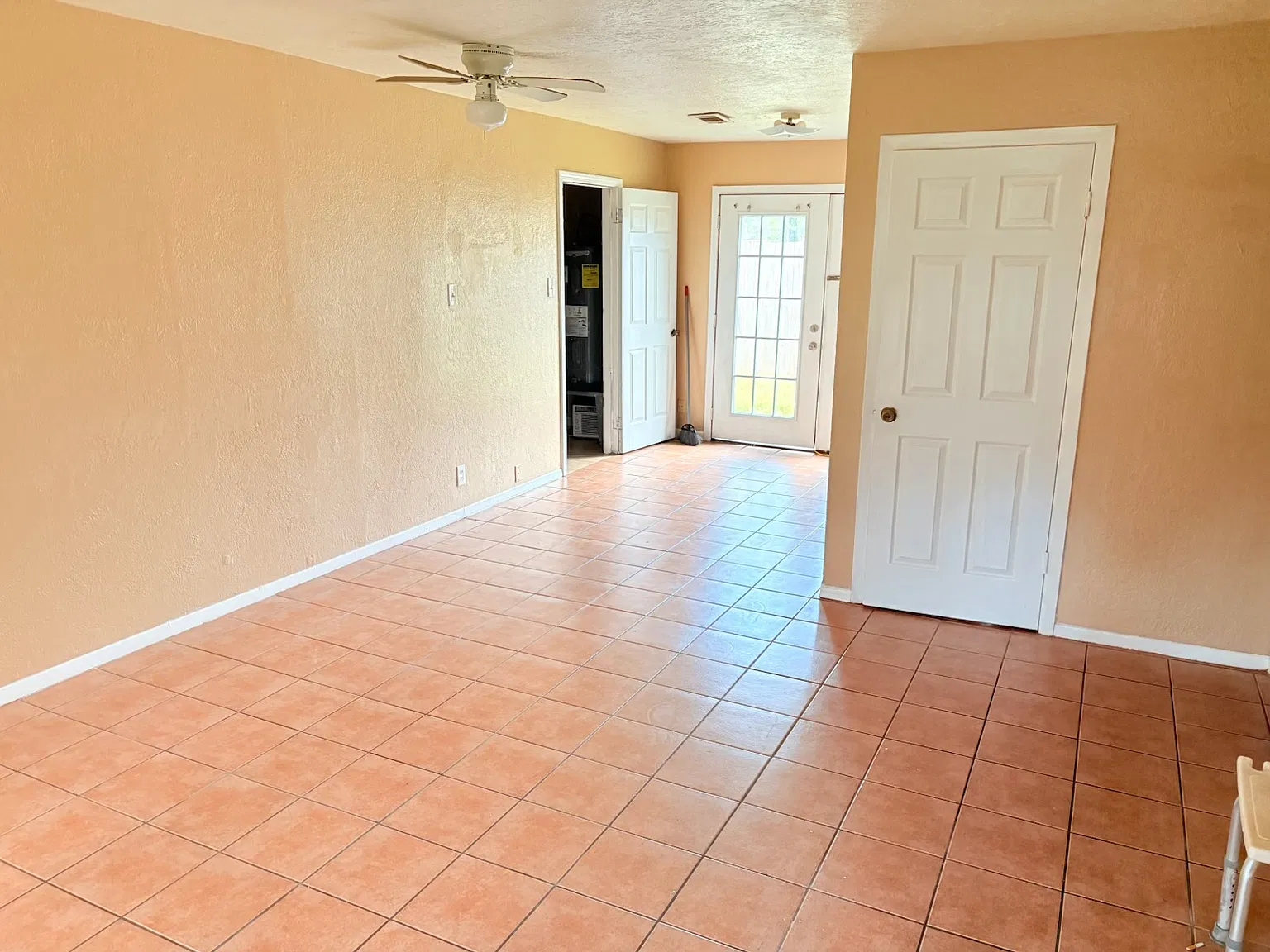 4 bed, 1296 sqft, $1,500 — Photo 3