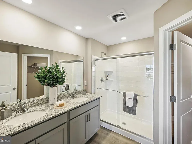 111 Charing Cross Dr — Photo 18
