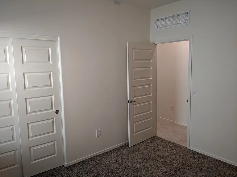 2658 E Calle Joya De Ventura — Photo 8