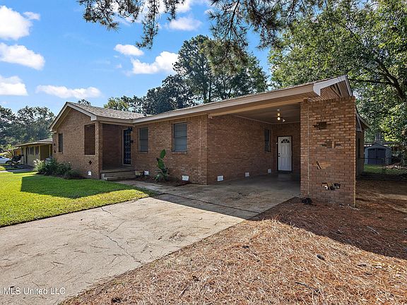 2nd image of 941 Berwood Dr