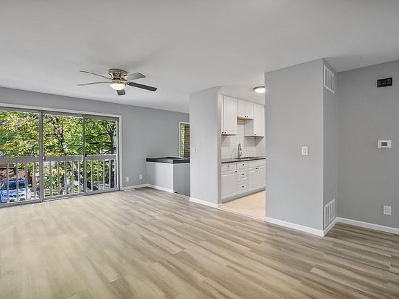 3rd image of 463 Skokie Ln