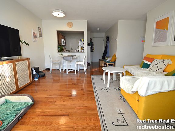 3rd image of 804 Centre St