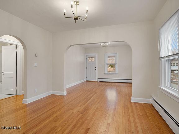 3rd image of 8 Billings Avenue