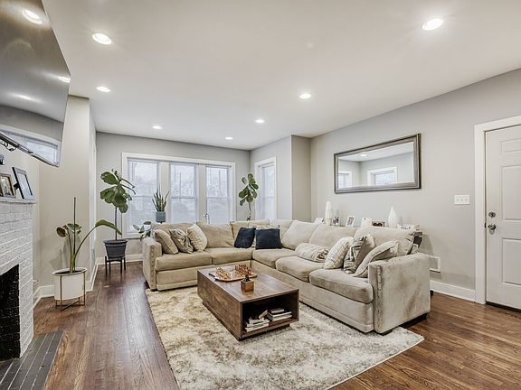 3rd image of 111 W 74th St