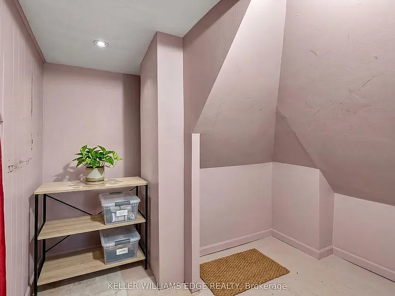 209 Glendale Ave N — Photo 27