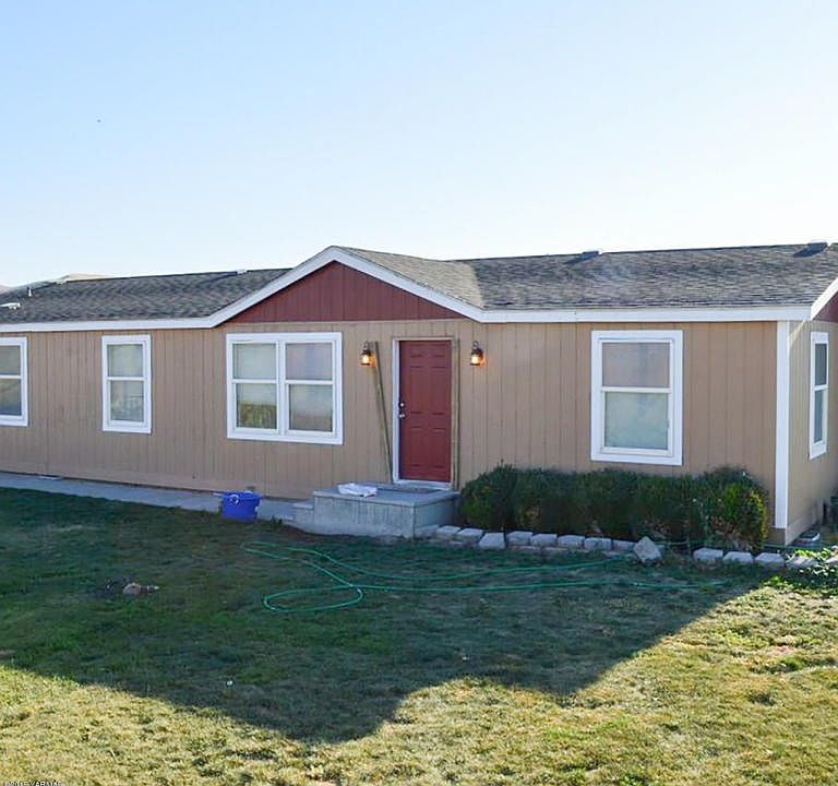 8590 N Wenas Rd - Selah