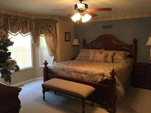 Beautiful decorated /king beds