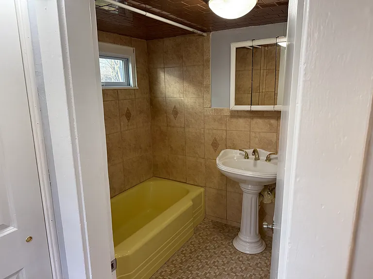 249 East St — Photo 17