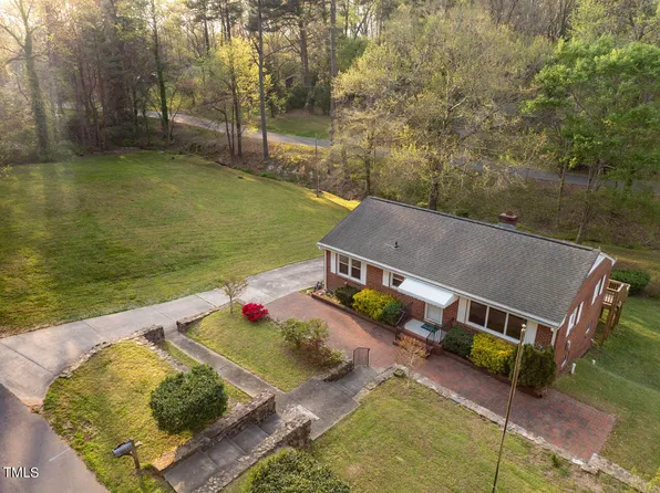 40 S Circle Dr, Chapel Hill, NC 27516