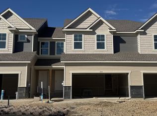 225 Huntington Dr, Waconia, MN 55387