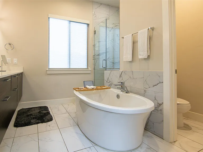 2306 Wipprecht St — Photo 28