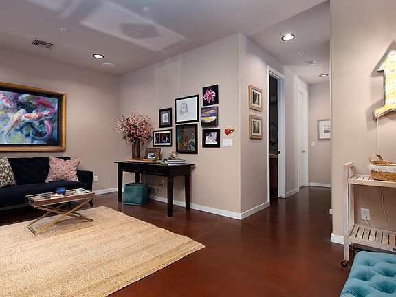 3rd image of 920 E Mitchell Dr Unit 106