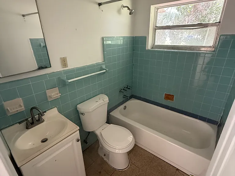 1604 Avenue #B — Photo 6