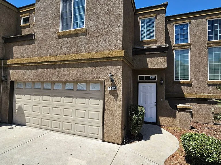 1060 Goble Ct — Photo 1