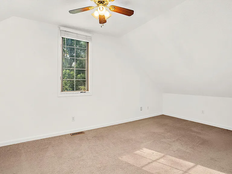 587 A St #R — Photo 22