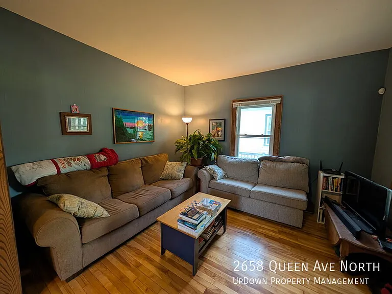 2658 Queen Ave N — Photo 7