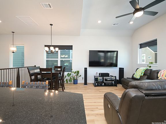 4th image of 5843 Whitby Rd #6